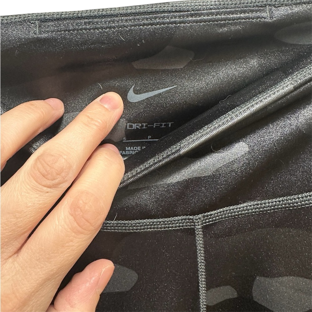 Nike Dri-fit shimmer gray and black Camo Print Leggings - Picture 8 of 8